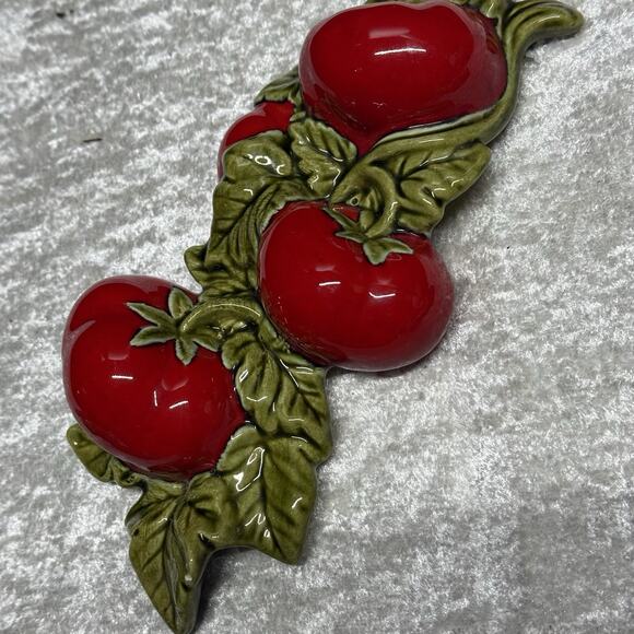 4 Vtg Hand Painted Ceramic Fruit Veggies Wall Hanging Carrots Corn Onions Tomato - Picture 10 of 14